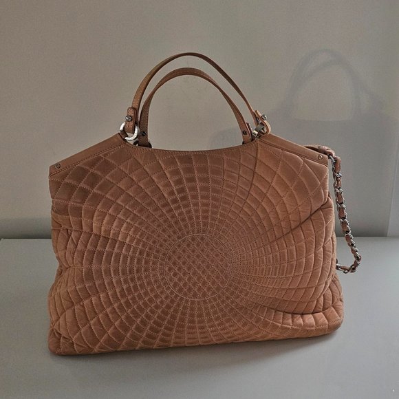 CHANEL -Spiral Sea Tote Quilted Iridescent Calfskin Bag! -AUTHENTIC! - Picture 3 of 16